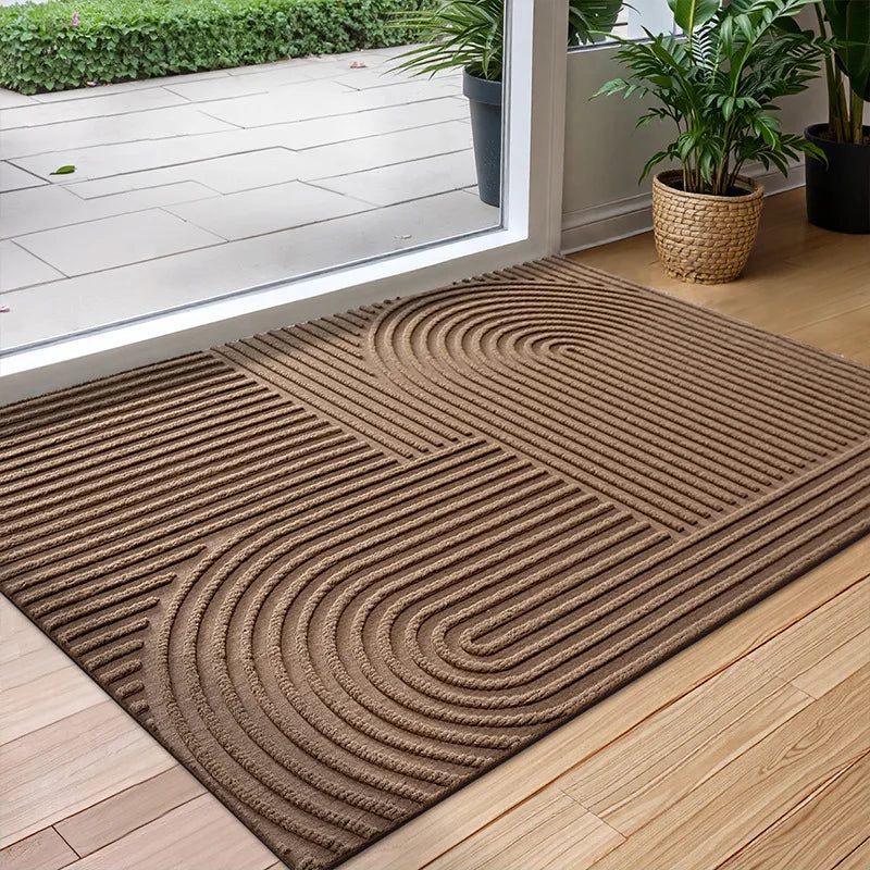 Water absorbent non-slip geometric door mat for indoor and outdoor entryways